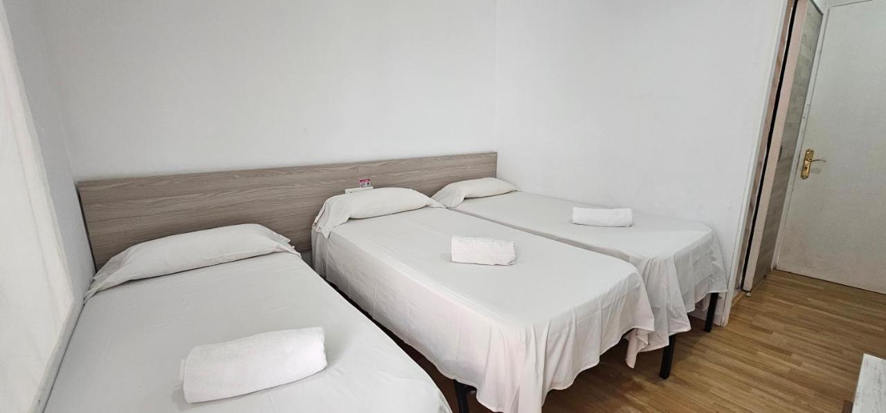 סאלו Hostal Montsant מראה חיצוני תמונה