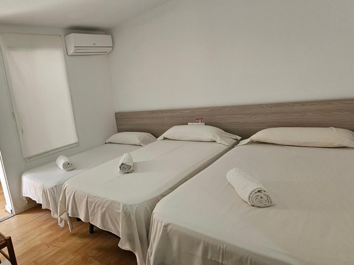 סאלו Hostal Montsant מראה חיצוני תמונה