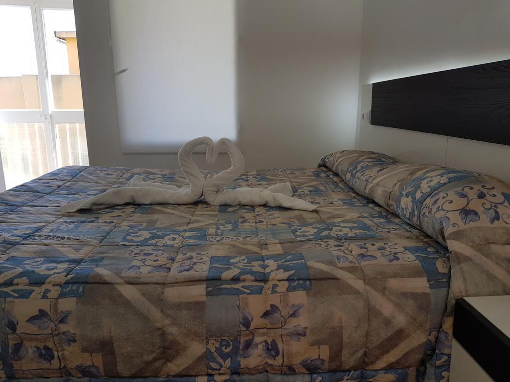 סאלו Hostal Montsant מראה חיצוני תמונה