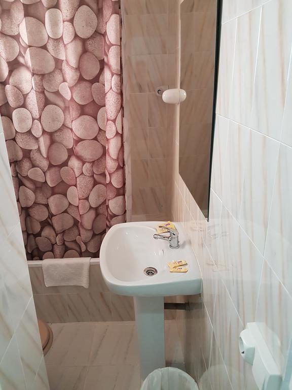 סאלו Hostal Montsant מראה חיצוני תמונה
